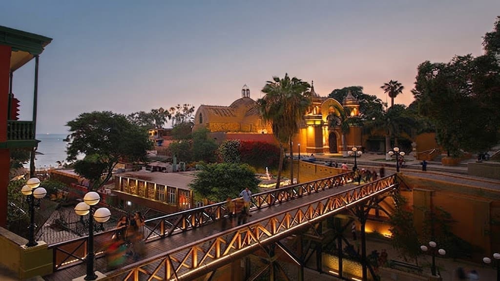 Puente de los Suspiros y la Ermita de Barranco al atardecer